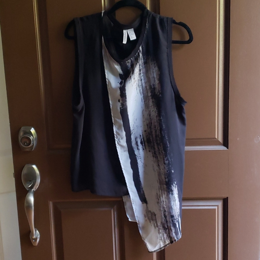 DIVIDED Asymmetric Hem Sleeveless Blouse 14
